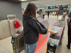 北捷「無門檔閘門」北車試辦！異常進入紅燈閃爍怎辦…想偷跟前人走？捷運逃票罰款ＸＸ倍勿試法